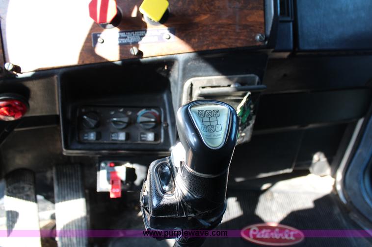 image for item G5319 1998 Peterbilt 377 semi truck