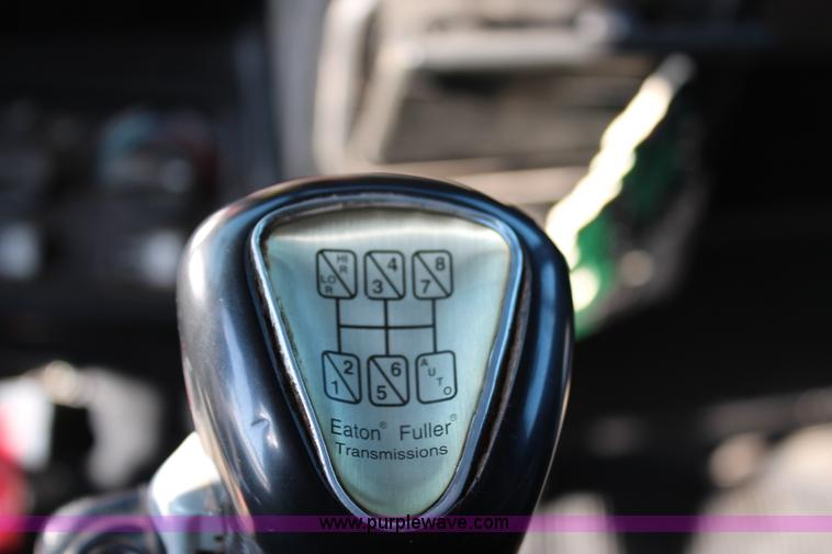 image for item G5319 1998 Peterbilt 377 semi truck