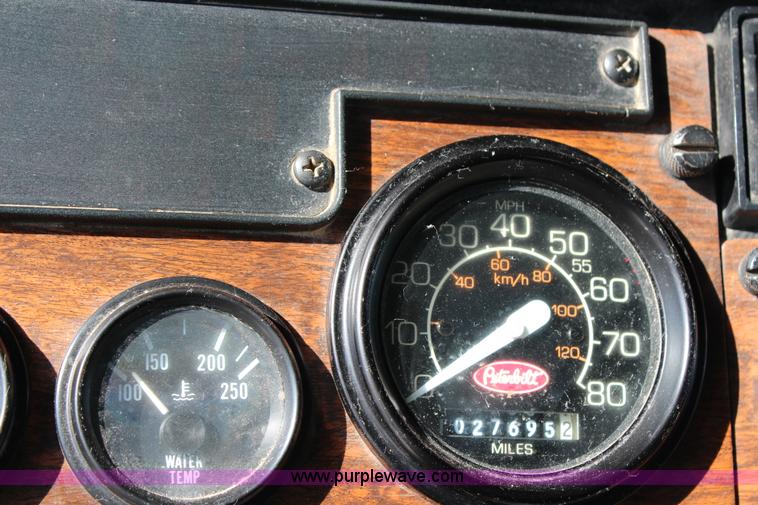 image for item G5319 1998 Peterbilt 377 semi truck