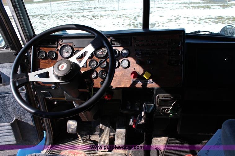 image for item G5319 1998 Peterbilt 377 semi truck