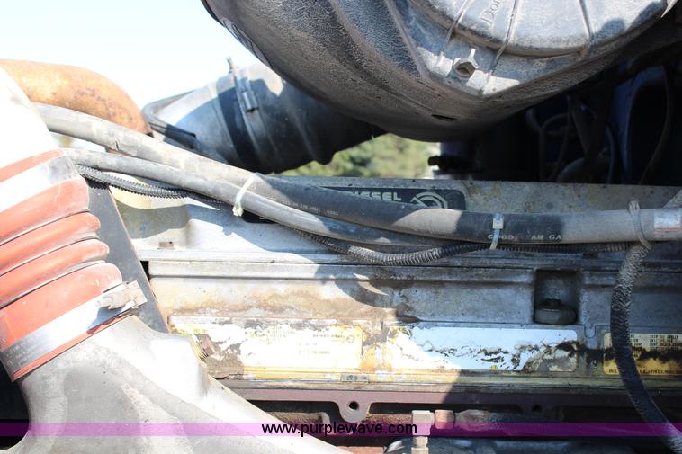 image for item G5319 1998 Peterbilt 377 semi truck