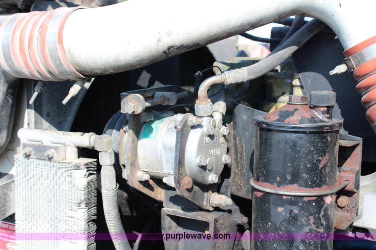 image for item G5319 1998 Peterbilt 377 semi truck