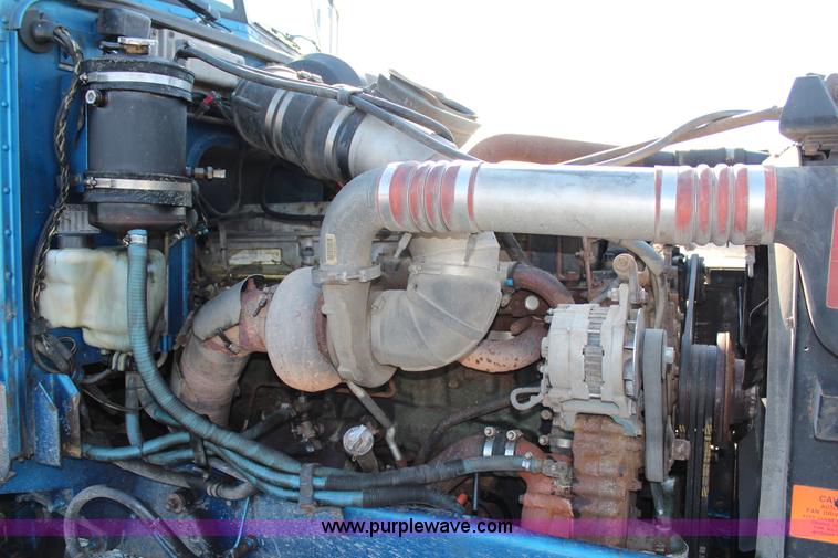 image for item G5319 1998 Peterbilt 377 semi truck