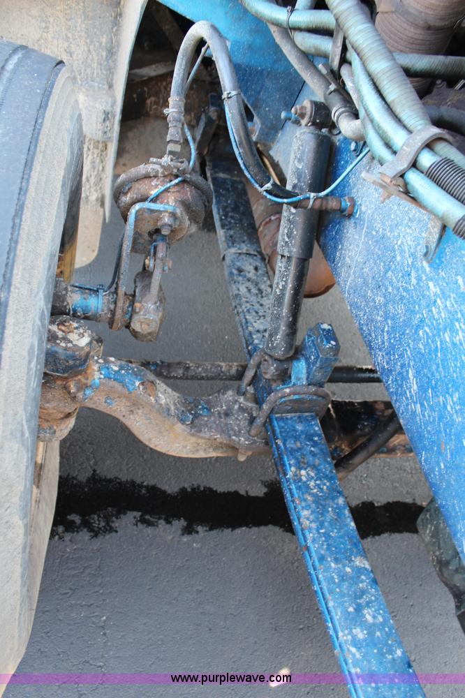 image for item G5319 1998 Peterbilt 377 semi truck