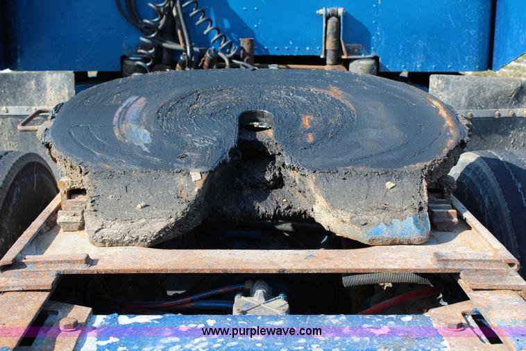 image for item G5319 1998 Peterbilt 377 semi truck