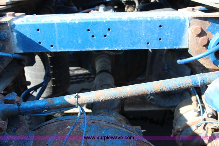 image for item G5319 1998 Peterbilt 377 semi truck