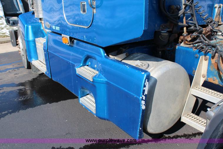 image for item G5319 1998 Peterbilt 377 semi truck