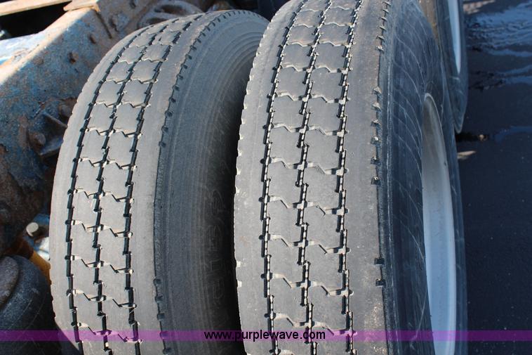 image for item G5319 1998 Peterbilt 377 semi truck