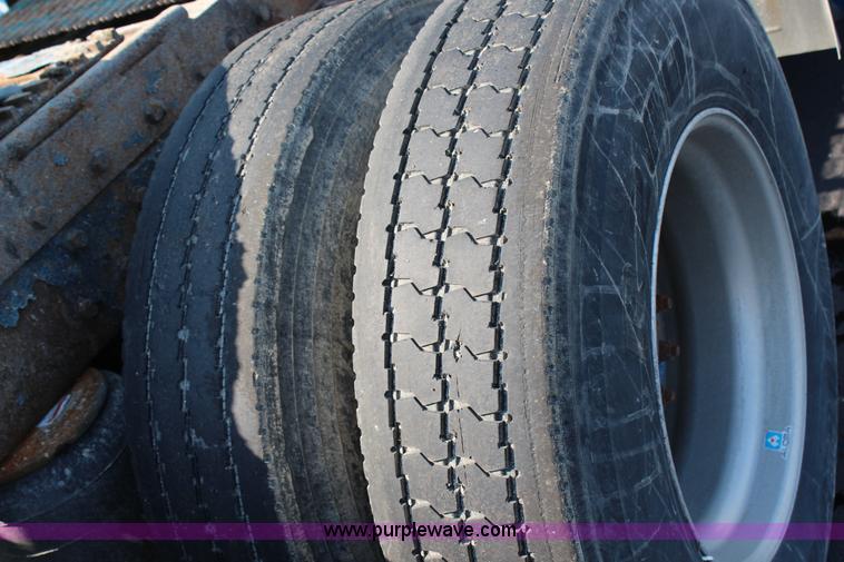 image for item G5319 1998 Peterbilt 377 semi truck