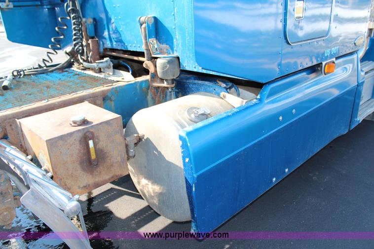 image for item G5319 1998 Peterbilt 377 semi truck