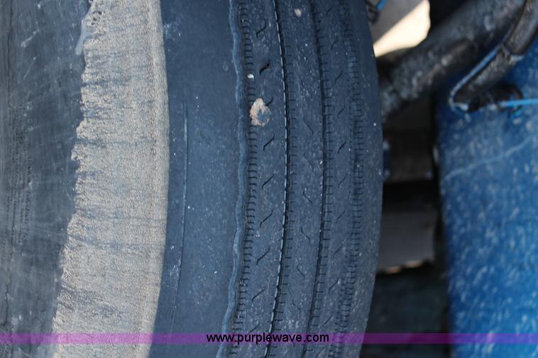 image for item G5319 1998 Peterbilt 377 semi truck