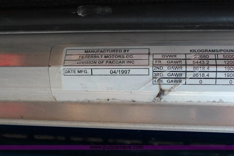 image for item G5319 1998 Peterbilt 377 semi truck