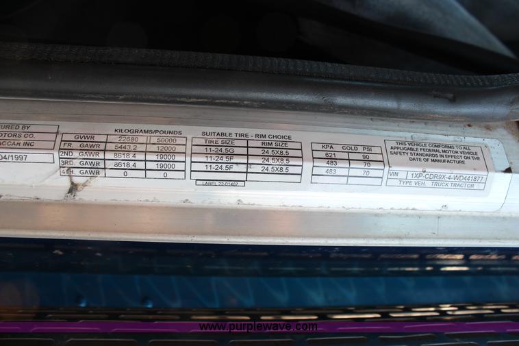 image for item G5319 1998 Peterbilt 377 semi truck