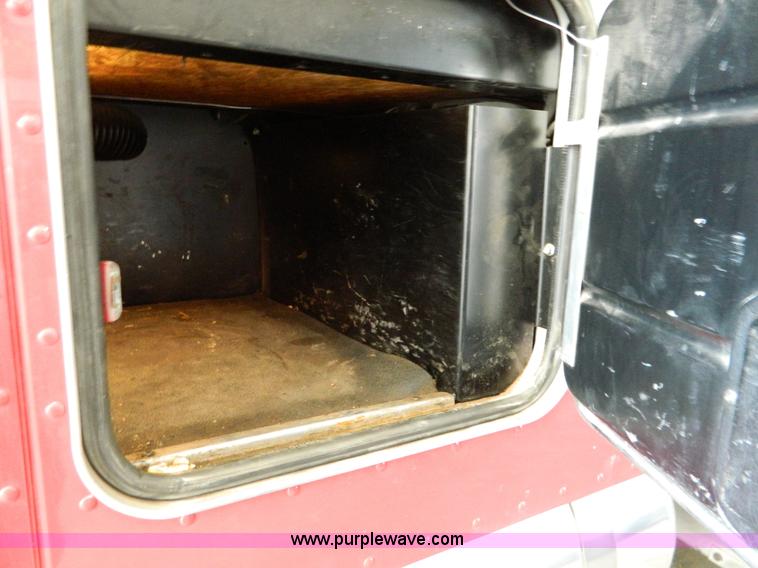 image for item G7782 2004 Peterbilt 379 semi truck