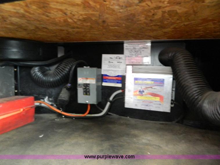 image for item G7782 2004 Peterbilt 379 semi truck