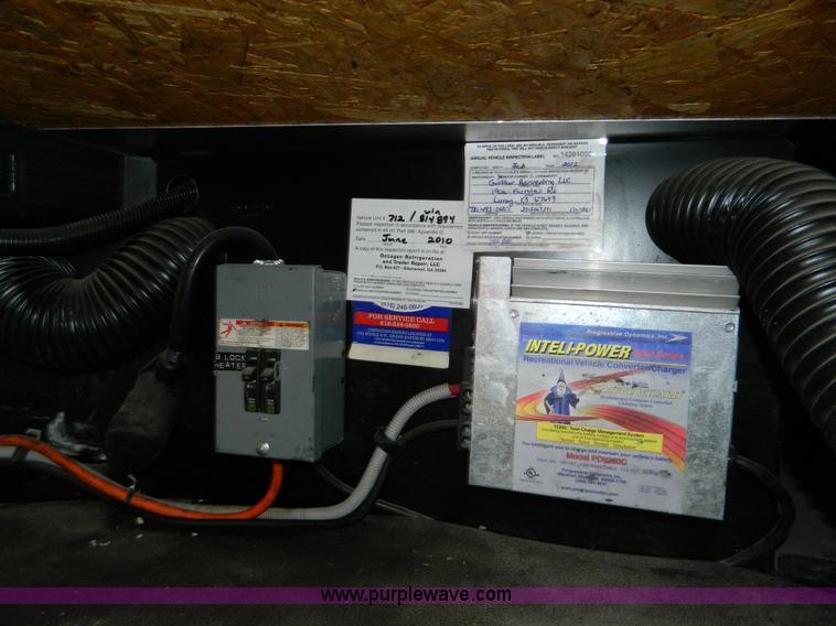 image for item G7782 2004 Peterbilt 379 semi truck