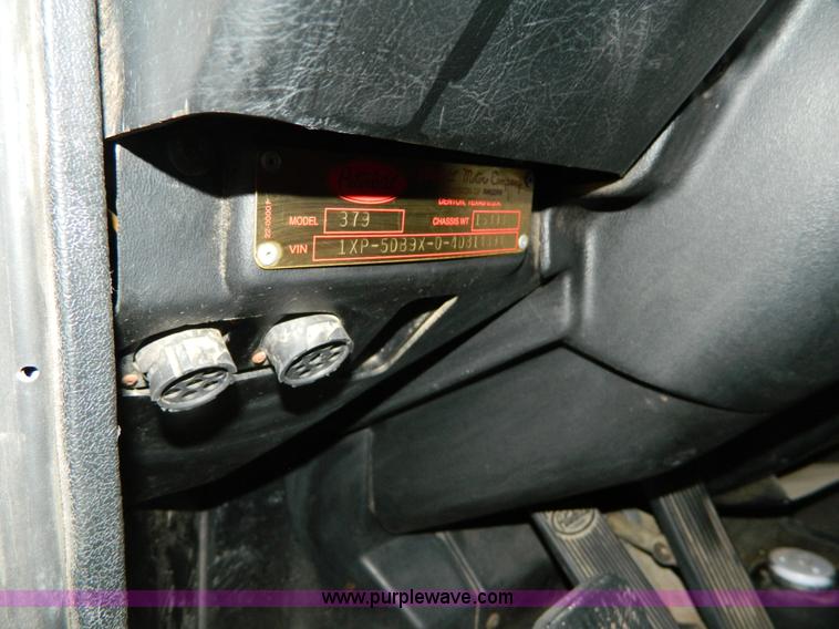 image for item G7782 2004 Peterbilt 379 semi truck