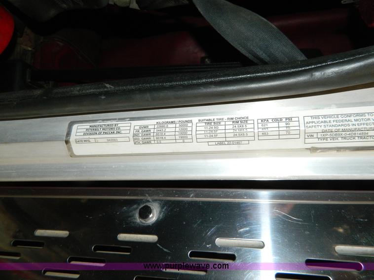 image for item G7782 2004 Peterbilt 379 semi truck