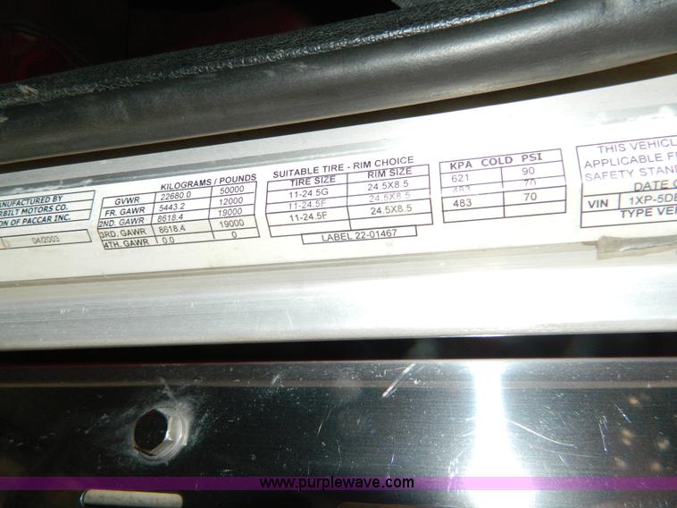 image for item G7782 2004 Peterbilt 379 semi truck