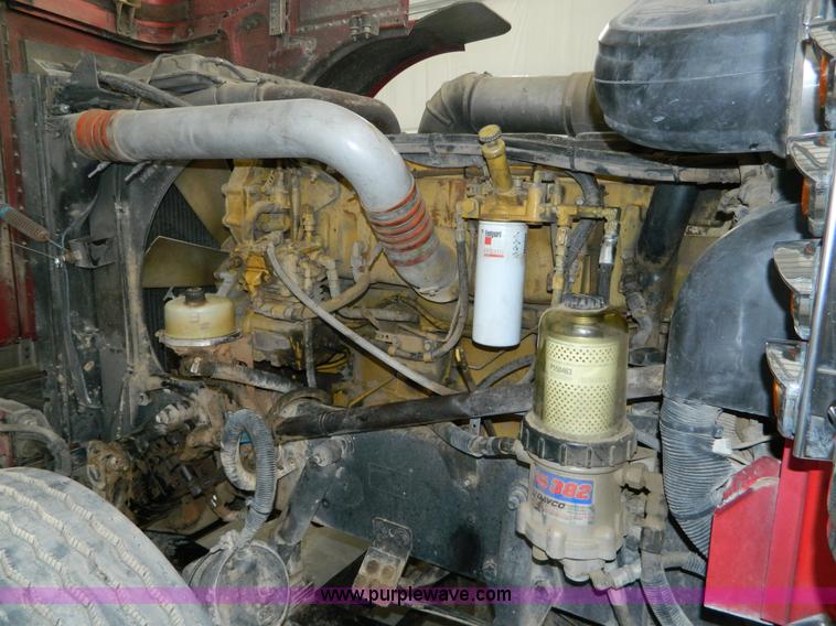 image for item G7782 2004 Peterbilt 379 semi truck