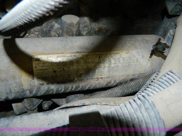 image for item G7782 2004 Peterbilt 379 semi truck