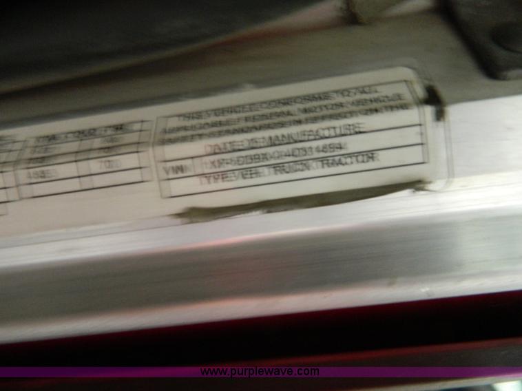 image for item G7782 2004 Peterbilt 379 semi truck