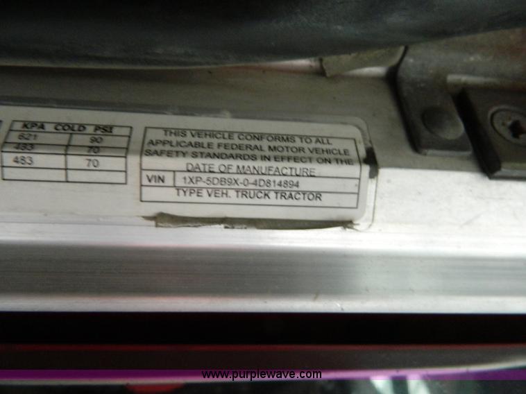 image for item G7782 2004 Peterbilt 379 semi truck