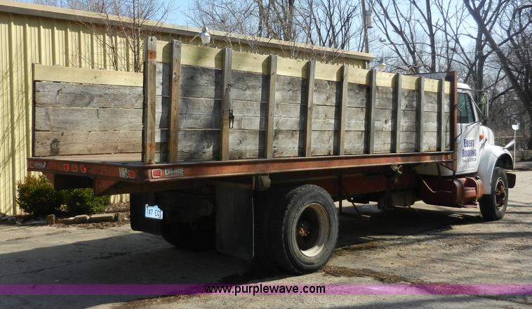 image for item A3956 1991 International 4900 dump truck