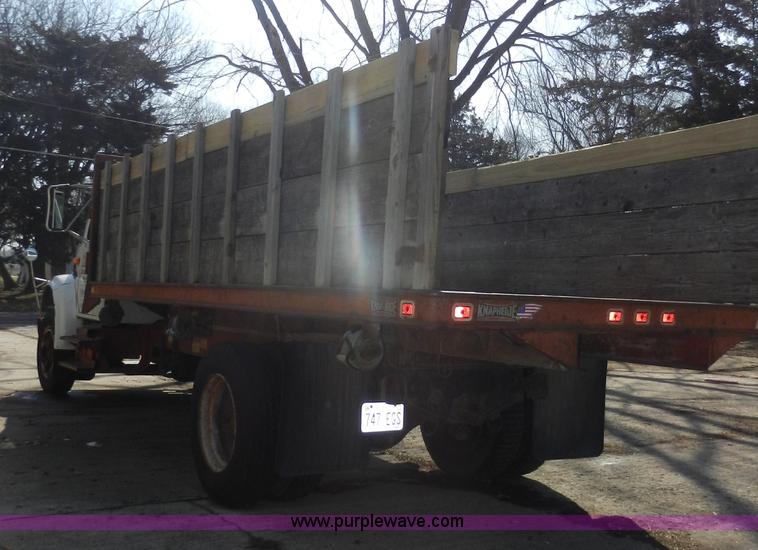 image for item A3956 1991 International 4900 dump truck