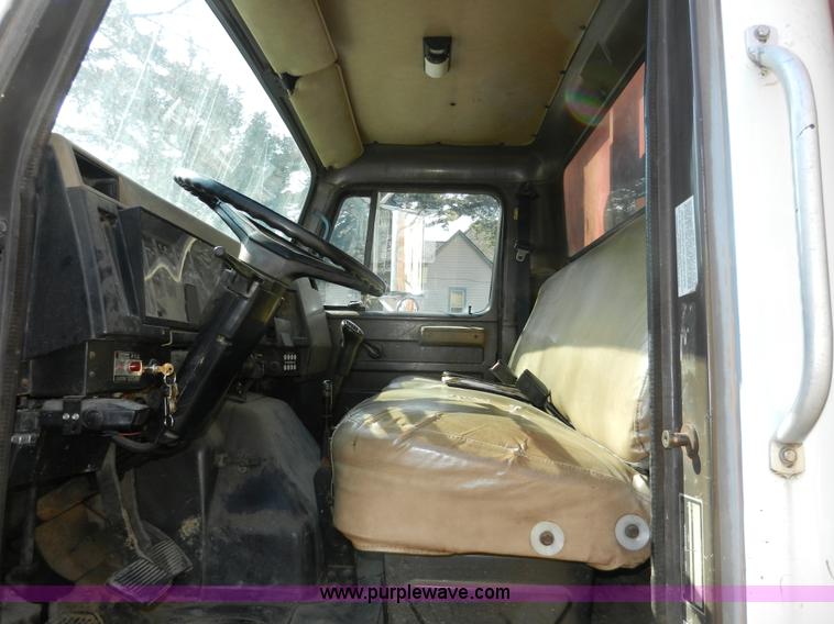 image for item A3956 1991 International 4900 dump truck