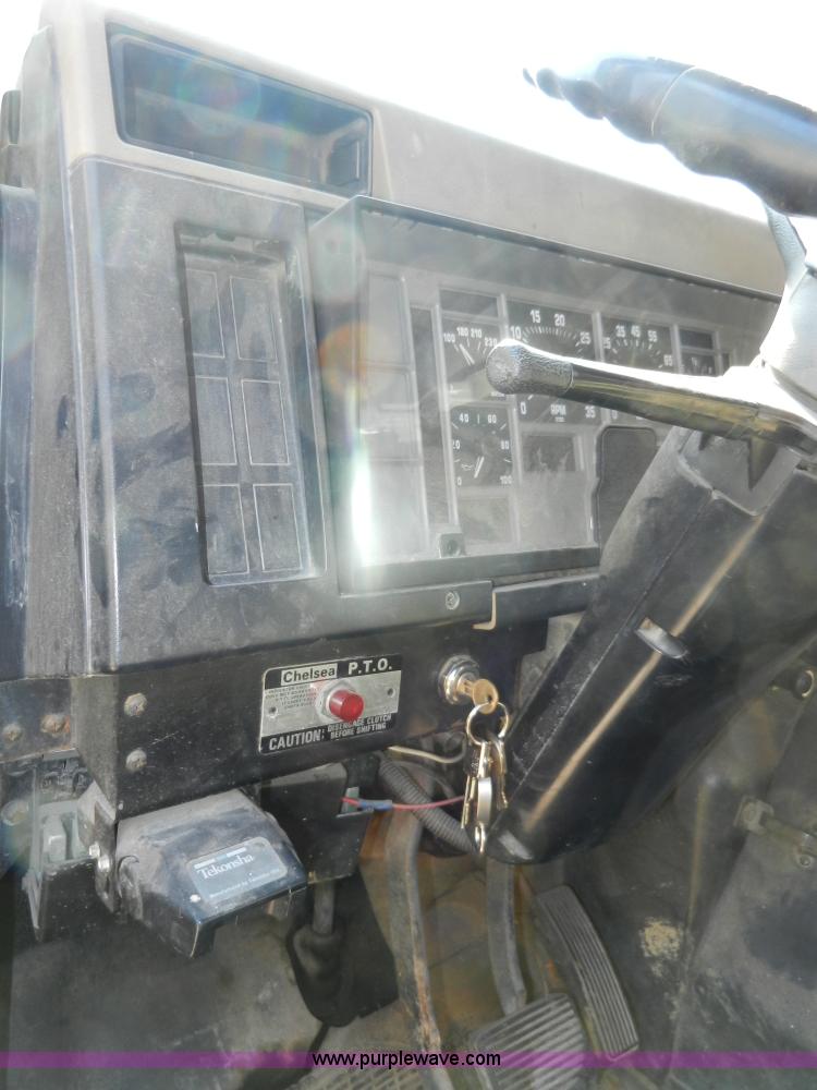 image for item A3956 1991 International 4900 dump truck