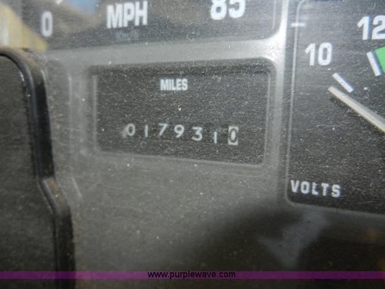 image for item A3956 1991 International 4900 dump truck