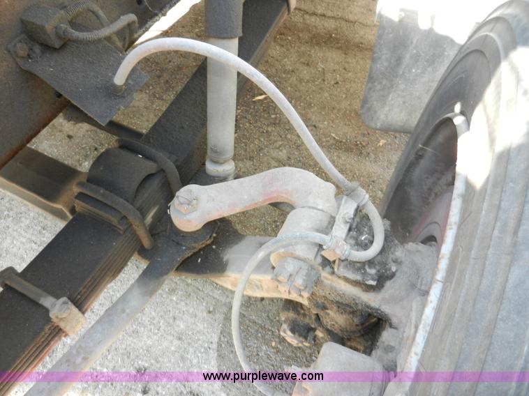 image for item A3956 1991 International 4900 dump truck