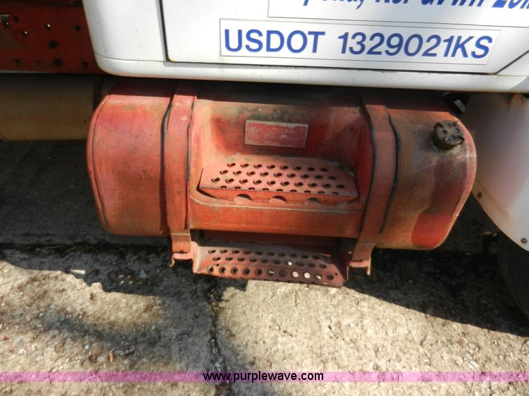 image for item A3956 1991 International 4900 dump truck