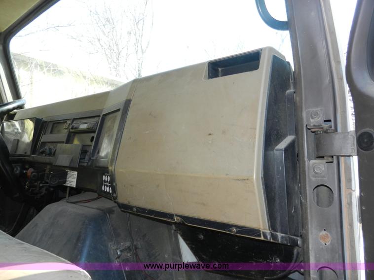 image for item A3956 1991 International 4900 dump truck