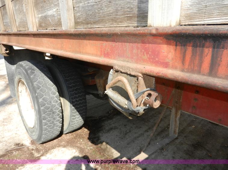 image for item A3956 1991 International 4900 dump truck