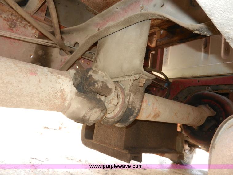 image for item A3956 1991 International 4900 dump truck