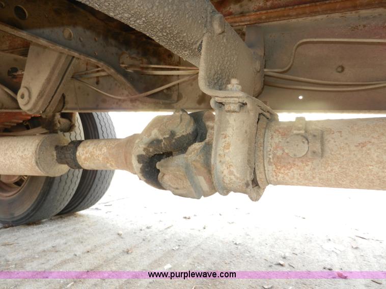 image for item A3956 1991 International 4900 dump truck