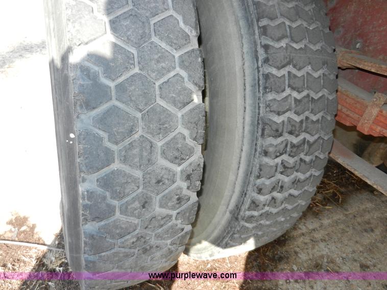 image for item A3956 1991 International 4900 dump truck