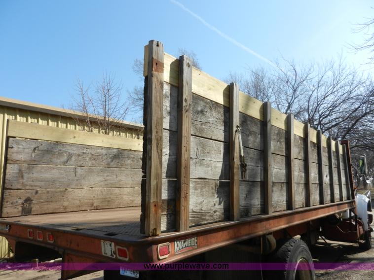 image for item A3956 1991 International 4900 dump truck