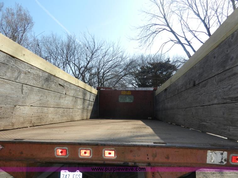 image for item A3956 1991 International 4900 dump truck