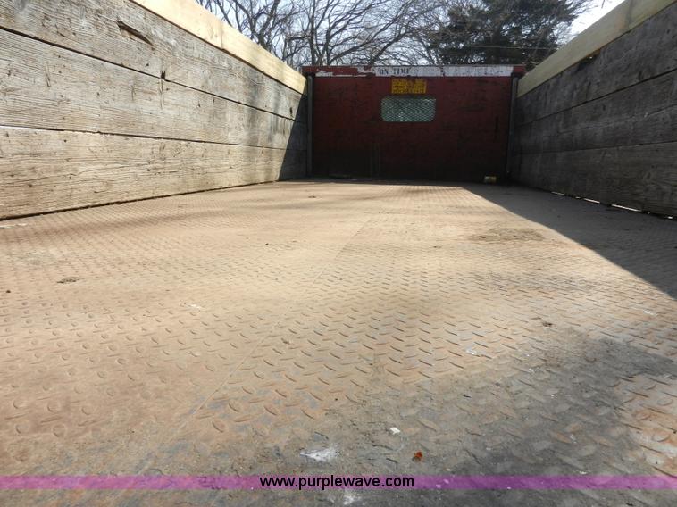 image for item A3956 1991 International 4900 dump truck