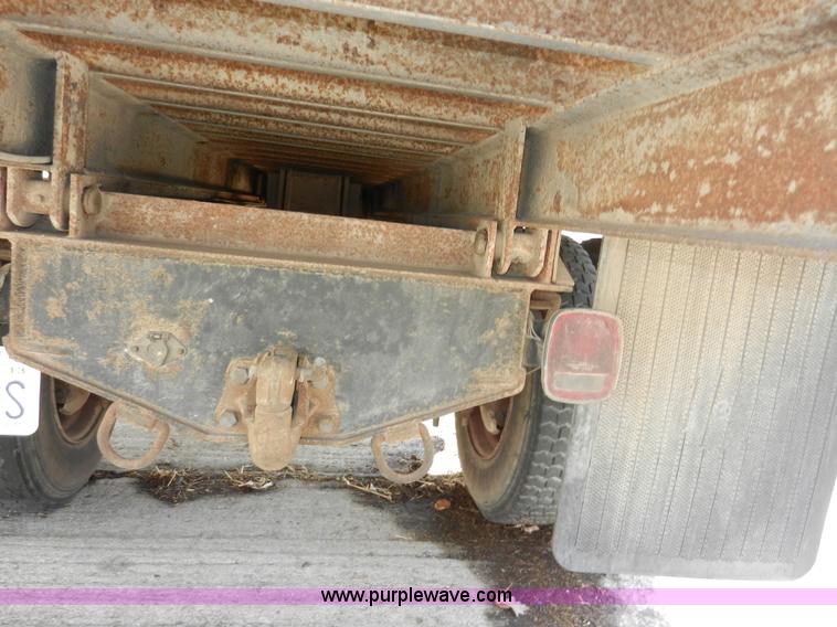 image for item A3956 1991 International 4900 dump truck