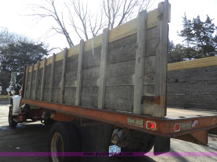 image for item A3956 1991 International 4900 dump truck