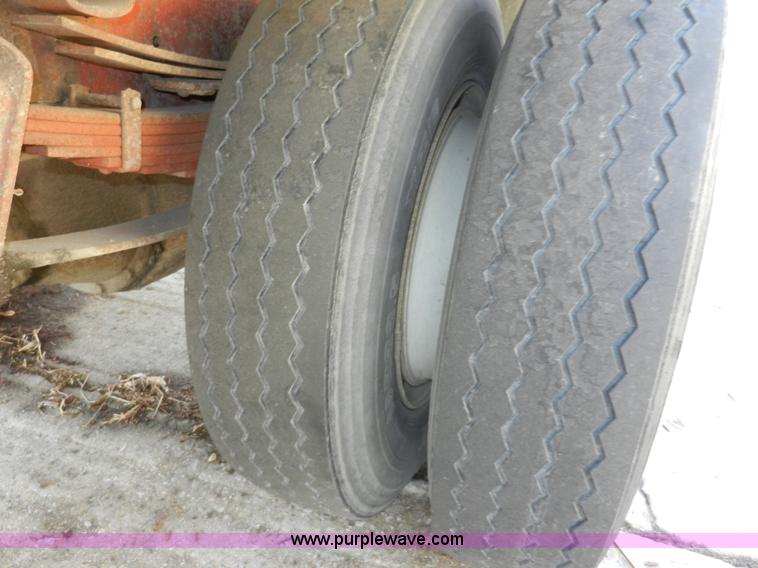 image for item A3956 1991 International 4900 dump truck