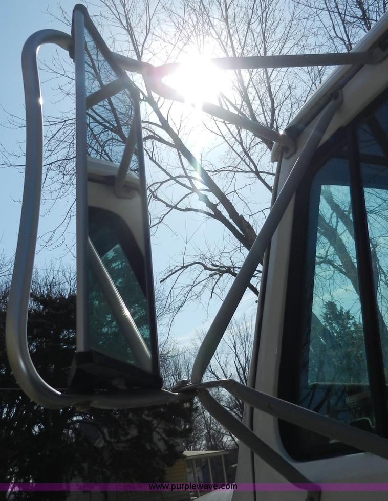 image for item A3956 1991 International 4900 dump truck