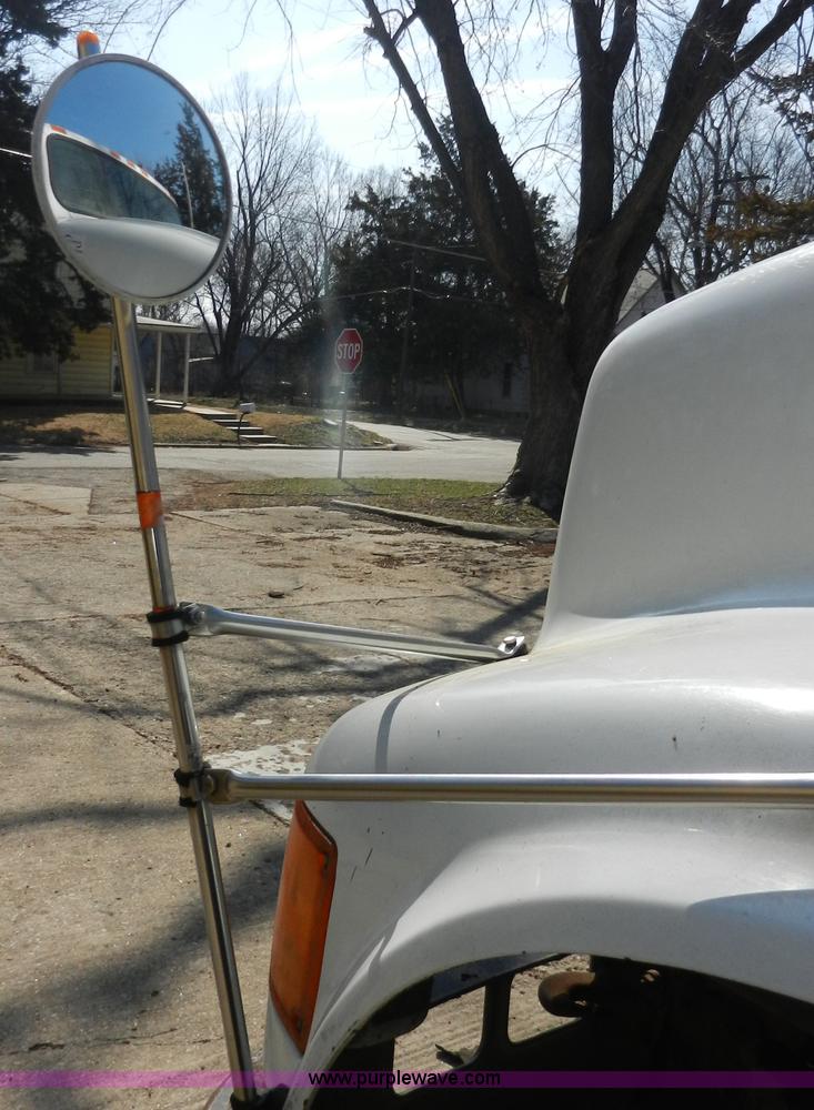 image for item A3956 1991 International 4900 dump truck