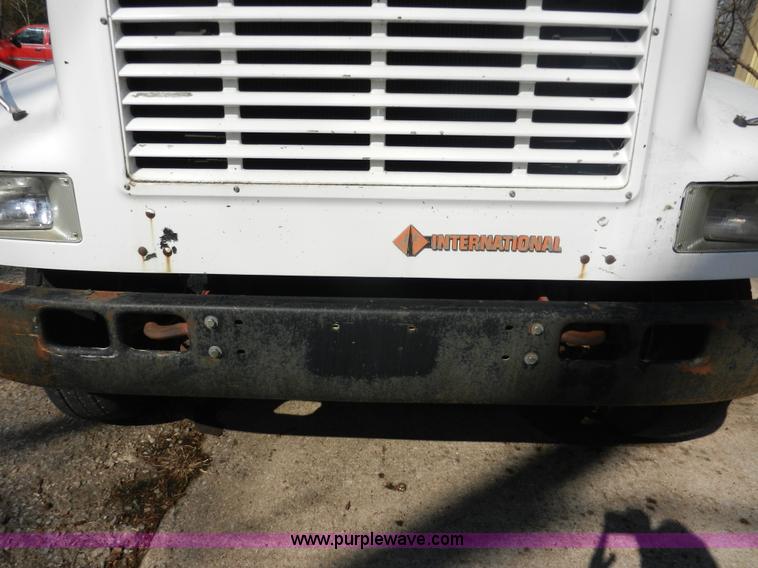 image for item A3956 1991 International 4900 dump truck