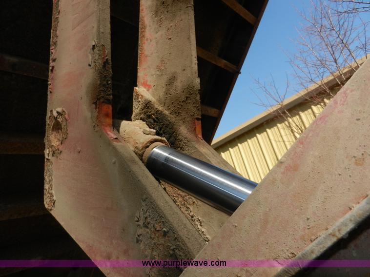 image for item A3956 1991 International 4900 dump truck