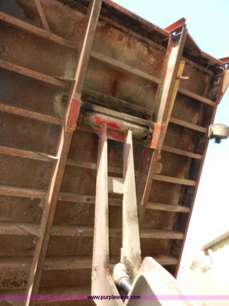 image for item A3956 1991 International 4900 dump truck